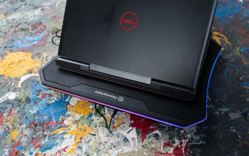 Sử dụng thêm đế tản nhiệt để giúp laptop luôn mát mẻ