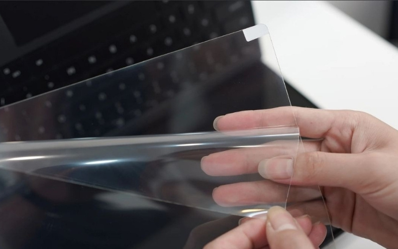 Miếng dán trong suốt