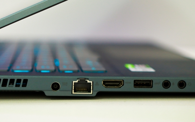 Cổng kết nối trên laptop là những khe cắm vật lý được tích hợp trên thân máy