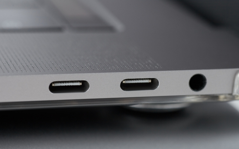 Cổng USB Type-C trên laptop