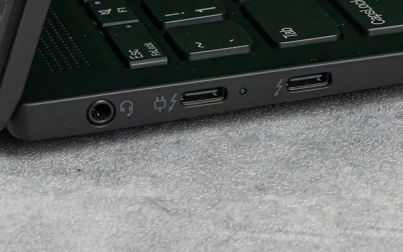 Cổng Thunderbolt trên laptop