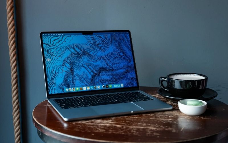 Laptop mang đến hiệu năng mạnh, tương thích cao, dung lượng lưu trữ lớn và dễ nâng cấp