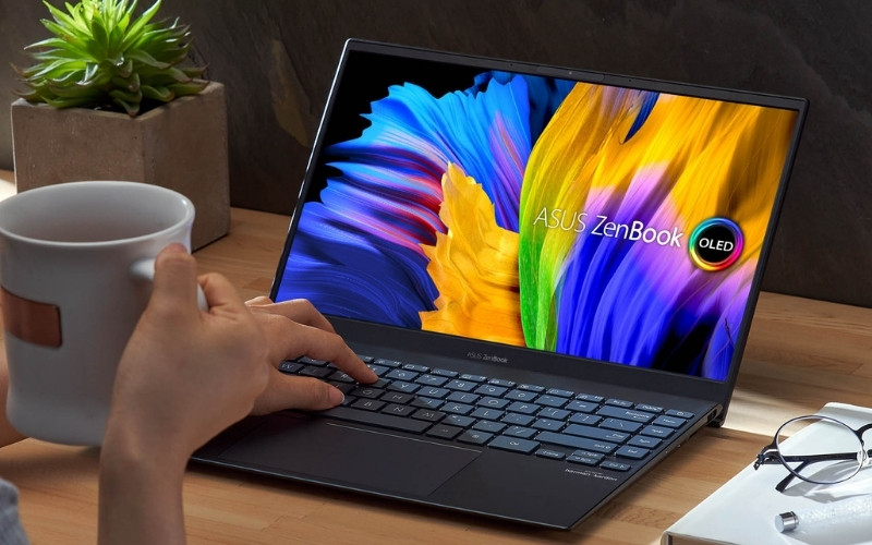 ASUS là một trong những thương hiệu đi đầu trong việc phổ cập công nghệ màn hình OLED trên laptop