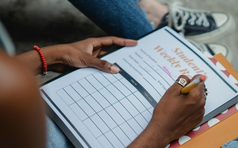 Quy định rõ ràng thời gian học và giải trí trên máy tính