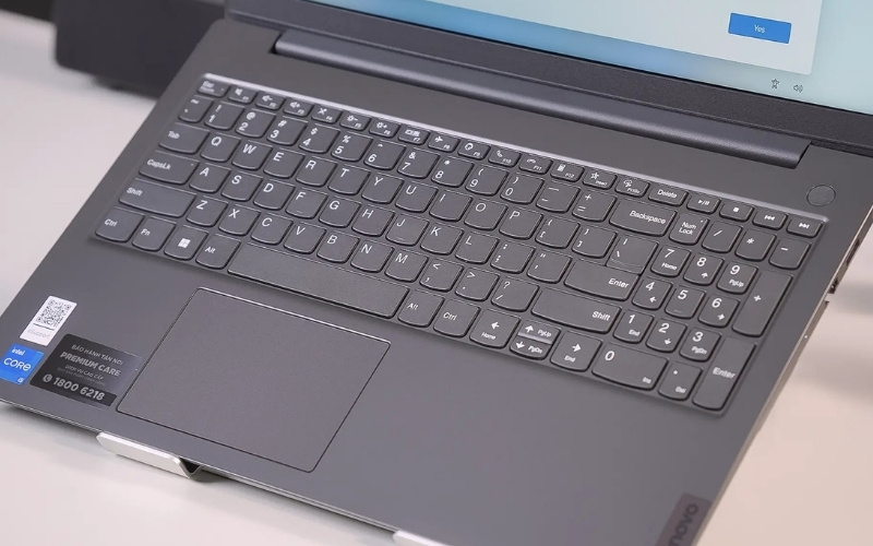 Bàn phím và Touchpad rộng là điểm cộng lớn