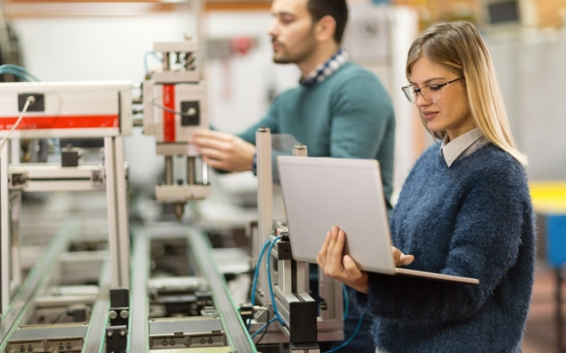 Sinh viên phải làm việc với các phần mềm chuyên dụng, vì vậy laptop là công cụ học tập không thể thiếu