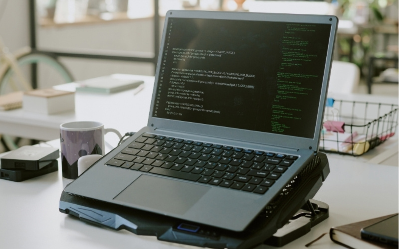 Đế tản nhiệt giúp máy hoạt động mát mẻ và ổn định hơn