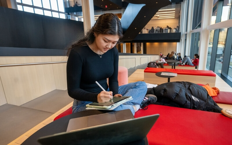 Nhu cầu sử dụng laptop của sinh viên nữ