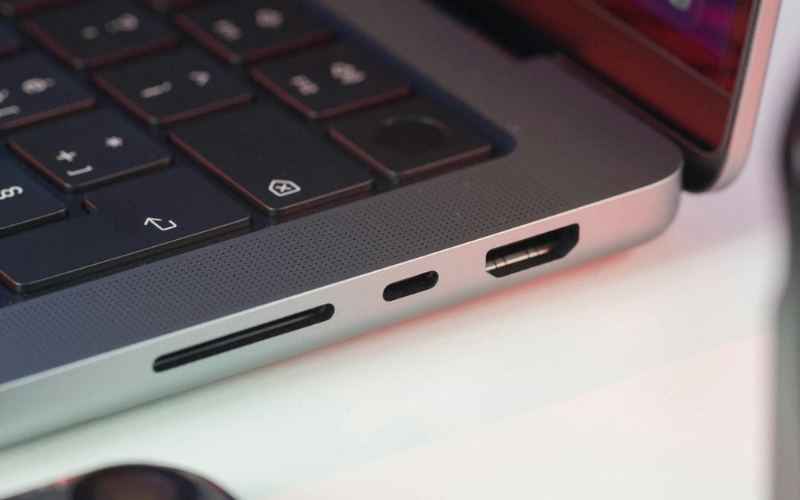 Tiêu chí chọn mua laptop cần cân nhắc cho sinh viên Y khoa: Bàn phím và cổng kết nối
