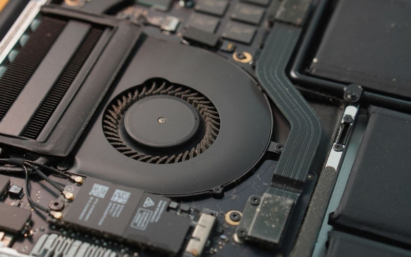 Tản nhiệt tốt giúp máy luôn mát mẻ và tránh tình trạng sụt giảm FPS