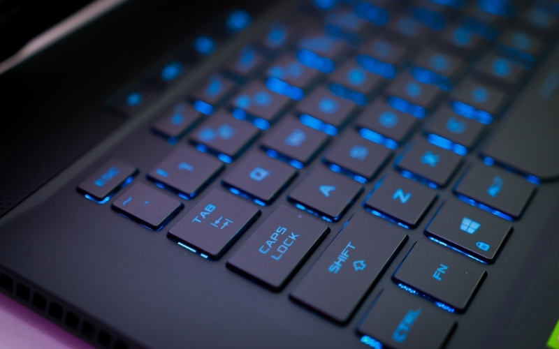 Bạn có thể dễ dàng gõ phím chính xác trong môi trường tối hoặc thiếu sáng