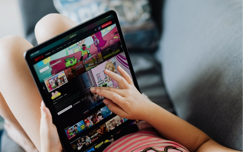 Chọn iPad nếu mục đích chính của bạn là xem phim, đọc báo, lướt mạng xã hội