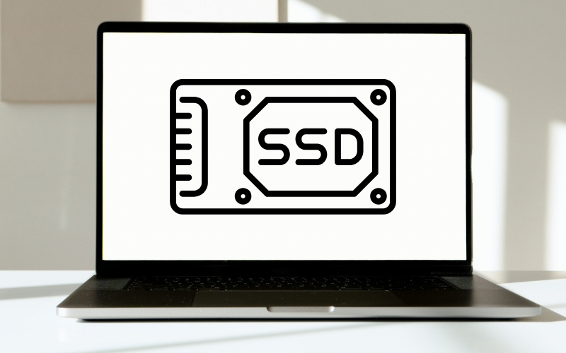 Ổ cứng SSD giúp tăng tốc độ khởi động máy, mở ứng dụng và truy xuất dữ liệu