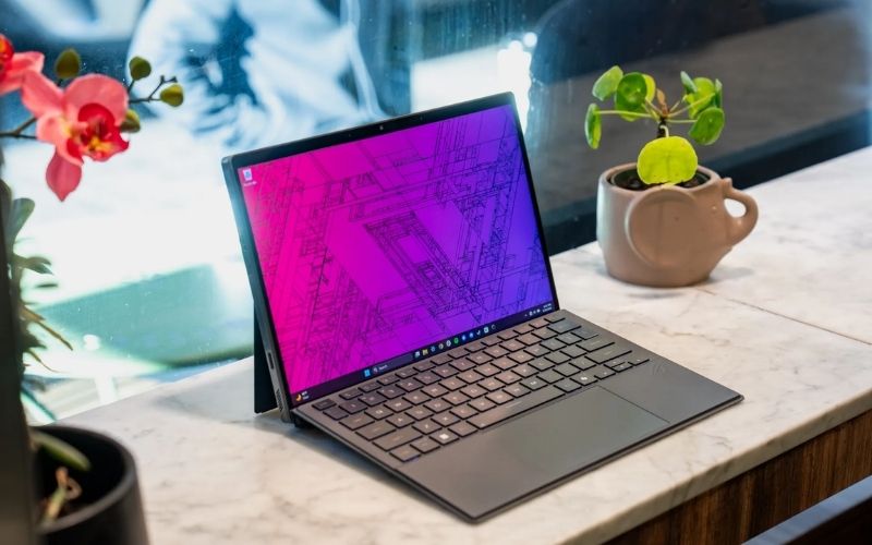 Mua laptop tại GearVN hỗ trợ tận tâm bởi đội ngũ kỹ thuật viên chuyên nghiệp