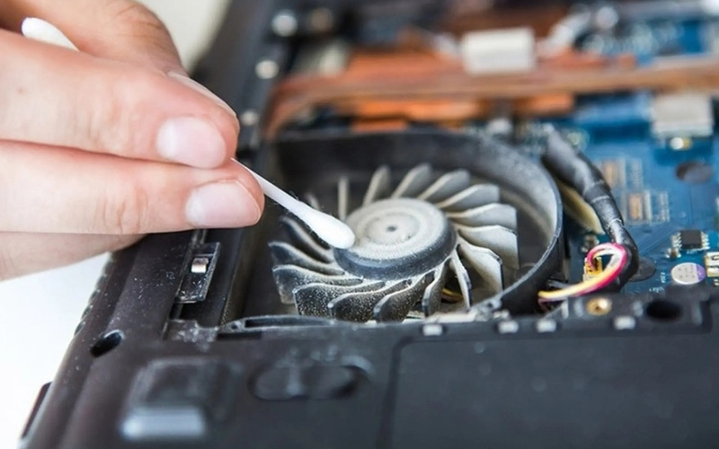 Vệ sinh laptop và tra keo tản nhiệt định kỳ