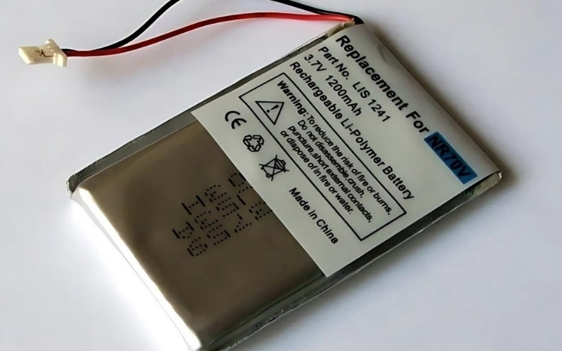 So với pin Li-Ion cùng dung lượng, pin Li-Po nhẹ hơn đáng kể