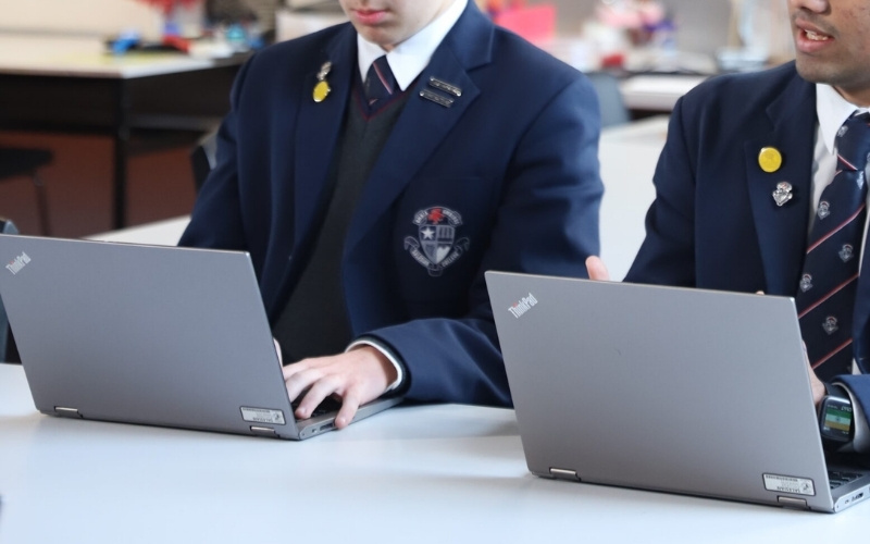 Laptop ThinkPad phù hợp với những nlgười dùng văn phòng và sinh viên