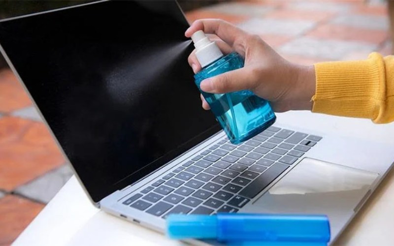 Bạn nên thường xuyên vệ sinh laptop gaming