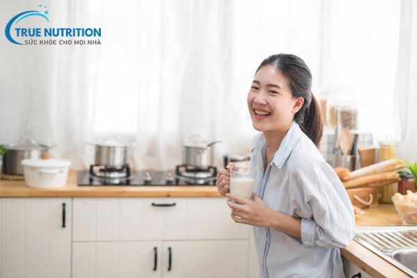 Phụ nữ vừa sinh em bé có nên uống sữa Ensure không?