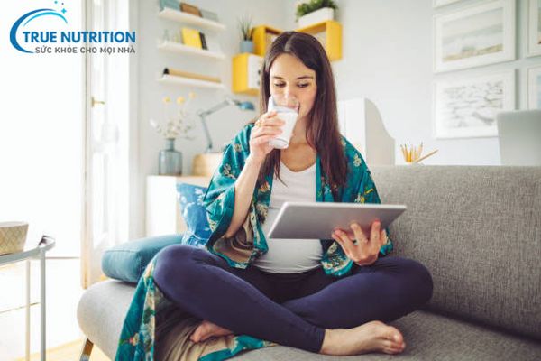 Phụ nữ vừa sinh em bé có nên uống sữa Ensure không?