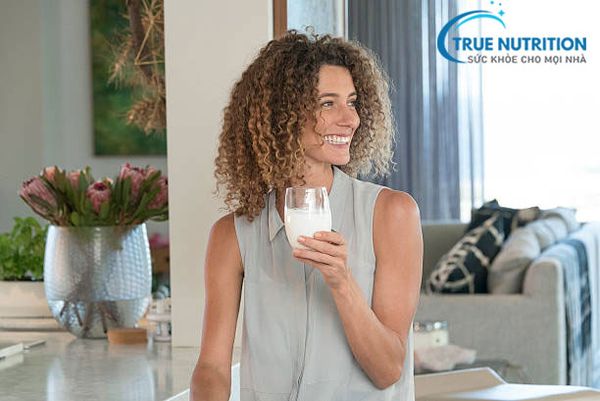 Phụ nữ vừa sinh em bé có nên uống sữa Ensure không?