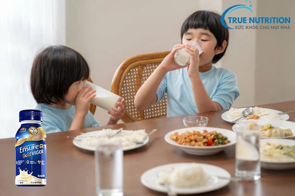 Uống Sữa Ensure Buổi Tối Có Tốt Không?