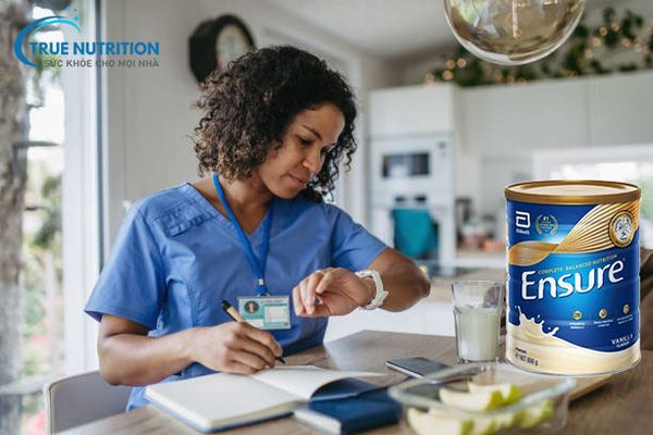 Sữa Ensure Cho Người Ốm Giá Bao Nhiêu?