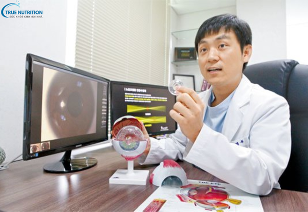 Nguyên Nhân Bệnh Viễn Thị: Tại Sao Mắt Bạn Gặp Khó Khăn Khi Nhìn Gần?