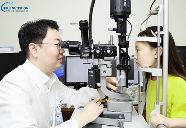 Nguyên Nhân Bệnh Viễn Thị: Tại Sao Mắt Bạn Gặp Khó Khăn Khi Nhìn Gần?