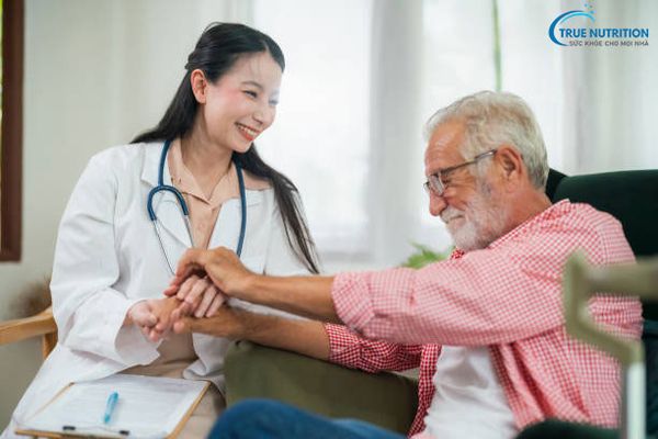 Gan nhiễm mỡ có đau bụng không?