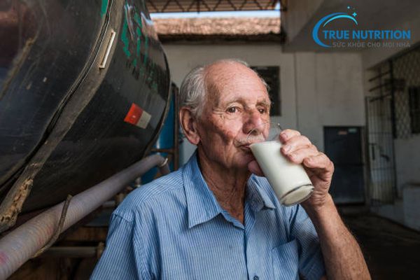 Sữa Ensure Abbott Hoa Kỳ dành cho người già giá cả bao nhiêu?