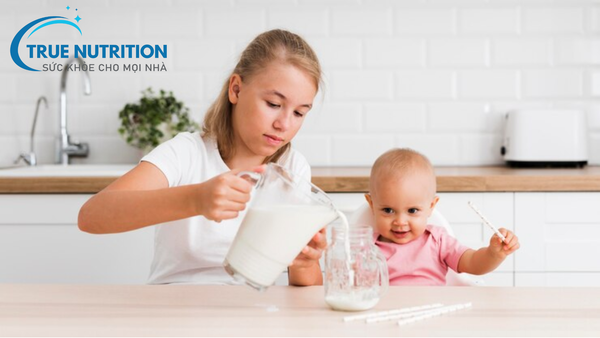 sữa công thức cho trẻ
