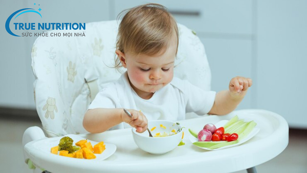 trẻ ăn dặm