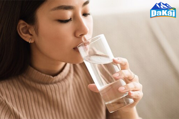 Khung giờ uống nước khoa học tốt cho sức khỏe bạn không nên bỏ qua