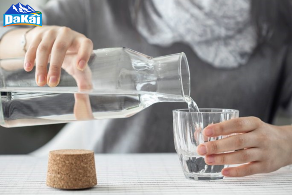 Uống nước ấm có tác dụng gì đối với cơ thể? Uống nước ấm thường xuyên có tốt không?