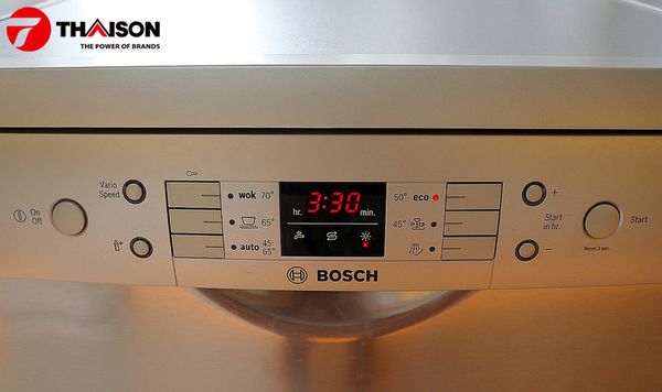 Máy rửa bát Bosch SMS63L08EA có sấy khô không?