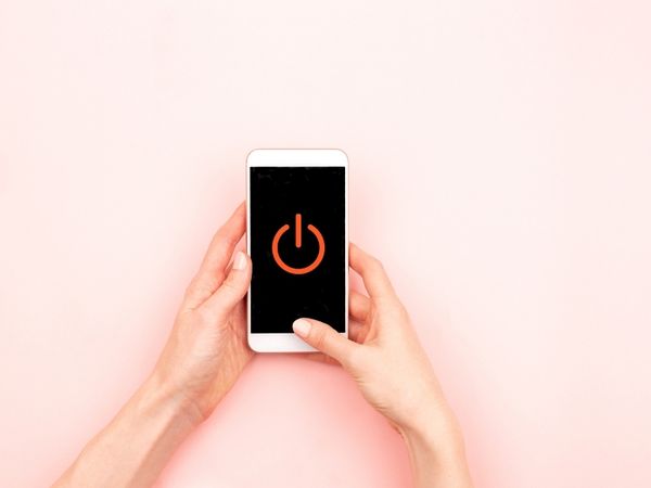 Pin Điện Thoại Bị Phồng Có Nguy Hiểm Không?