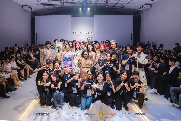 IDENTITY FASHION SHOW -MÀN TRÌNH DIỄN CHẠM ĐẾN TRÁI TIM KHÁN GIẢ