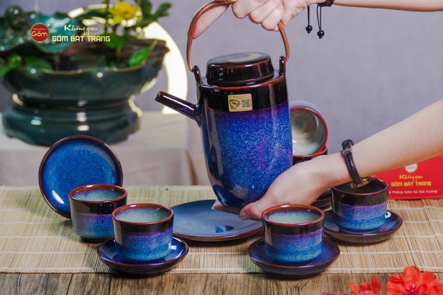 Bộ Ấm Chén Men Xanh Đen Cao Lòng Phấn Hồng