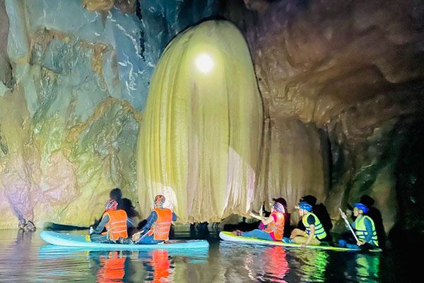 Cận cảnh vẻ đẹp mê hồn của hang Sơn Nữ vừa phát hiện ở Quảng Bình