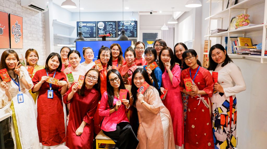 Phụ nữ hạnh phúc Achison hạnh phúc