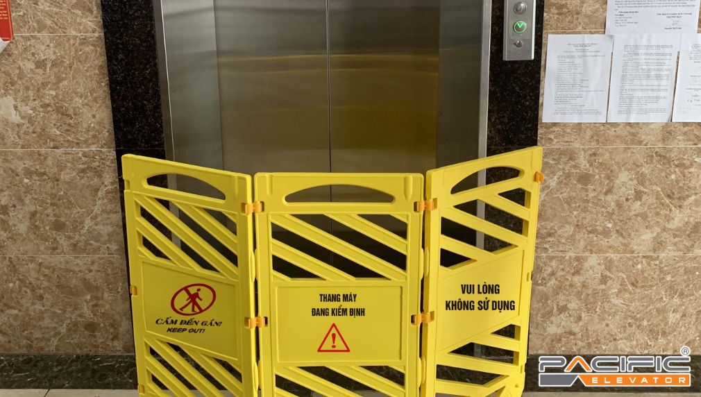 thang máy bị gián đoạn