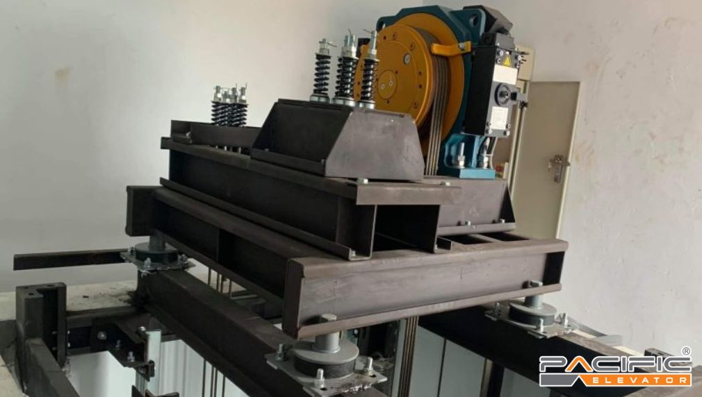 máy kéo thang máy