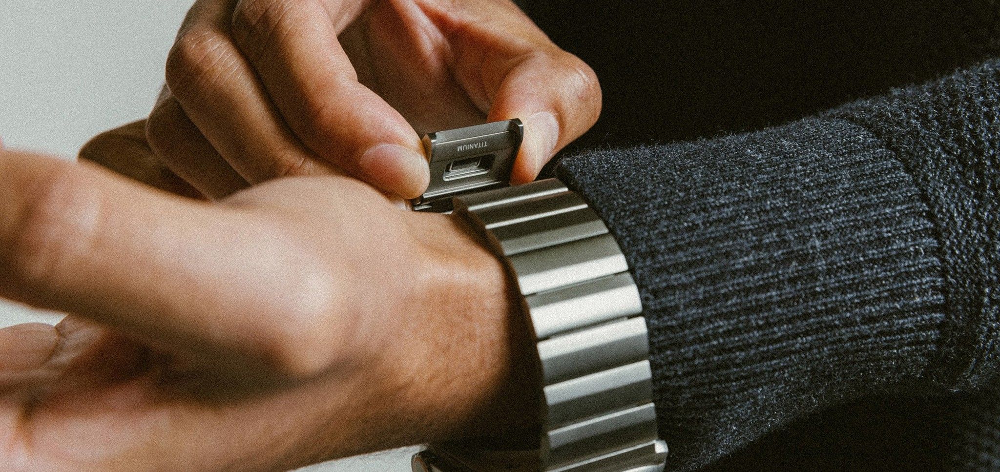 Dây đeo Nomad Titanium cho Apple Watch Series (41/42/46/49mm)
