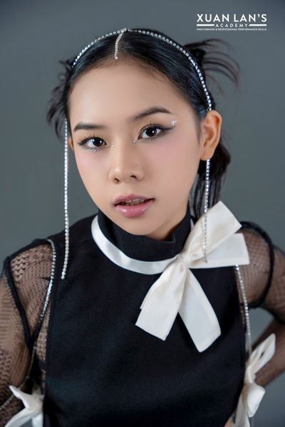 Mẫu nhí Phan Thuần Anh hóa thân trở thành idol Kpop với bộ ảnh concept cực ấn tượng