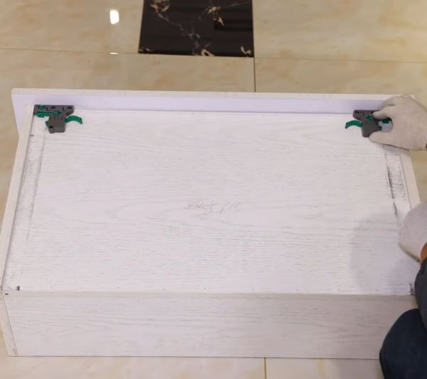 Cách lắp ray trượt âm cho tủ bếp