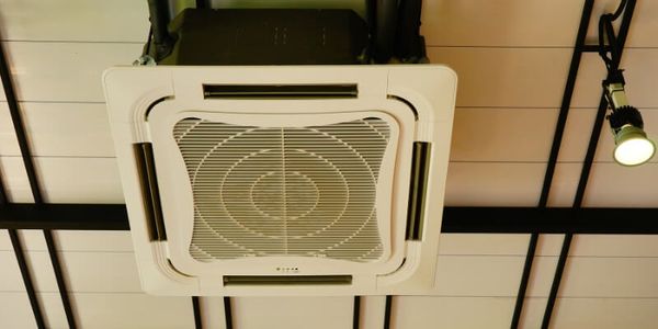 Điều hòa âm trần 12.000 BTU phù hợp với phòng ngủ, phòng làm việc cá nhân hoặc văn phòng nhỏ hơn.