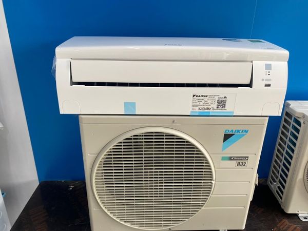 Thiết kế nhỏ gọn và tông màu trắng trang nhã của Daikin FTKB25YVMV dễ dàng phù hợp với mọi không gian nội thất
