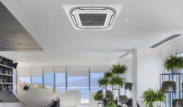 Điều hòa Daikin FFA50AXV1 không chỉ có khả năng làm lạnh mạnh mẽ mà còn có chức năng sưởi ấm, giúp duy trì nhiệt độ lý tưởng trong mùa đông