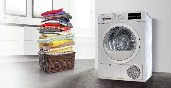 Electrolux EDV7552 có thiết kế hiện đại và nhỏ gọn, phù hợp với nhiều không gian, đặc biệt là phòng tắm và căn hộ chung cư.